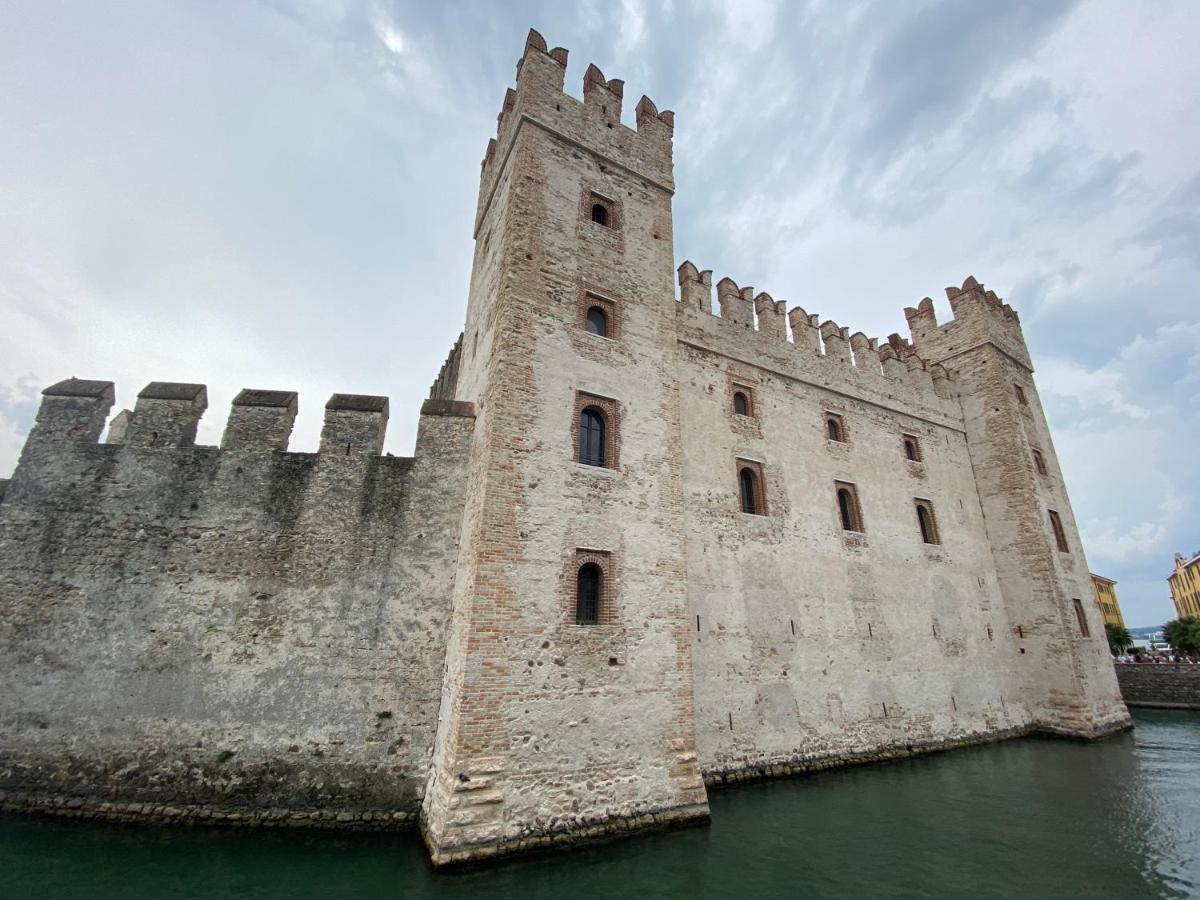 Castello Mavino Apartment Sirmione Exterior photo